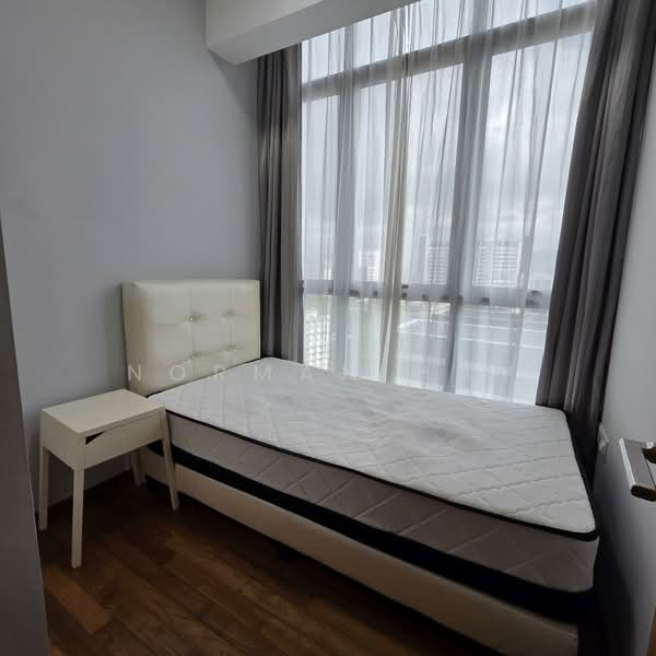 SkySuites 17, 17 Jalan Rajah, 2 Bedrooms, 678 sqft, Apartment For Rent, by NORMAN HAY, 500124964 - Bedroom - PropertyGuru.com.sg