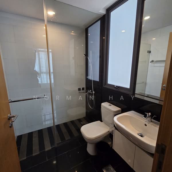 SkySuites 17, 17 Jalan Rajah, 2 Bedrooms, 678 sqft, Apartment For Rent, by NORMAN HAY, 500124964 - Bathroom - PropertyGuru.com.sg