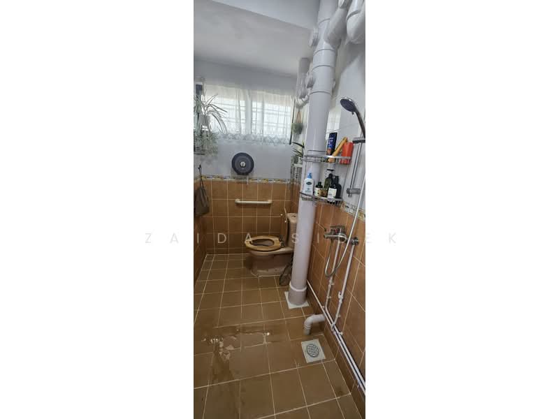 207 Tampines Street 21, 207 Tampines Street 21, Room Rental, 120 sqft, HDB Flat For Rent, by Zaida Sidek, 500124967 - Bathroom - PropertyGuru.com.sg