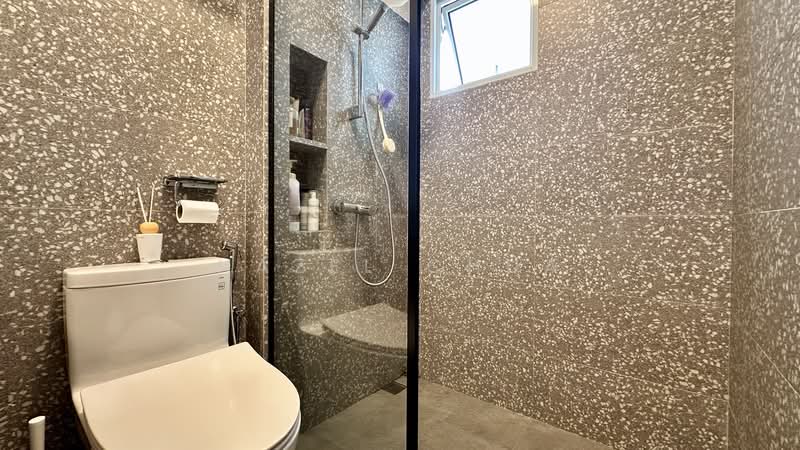 184 Stirling Road, 184 Stirling Road, 3 Bedrooms, 1,011 sqft, HDB Flat For Sale, by Hazel Chua, 500124983 - Bathroom - PropertyGuru.com.sg