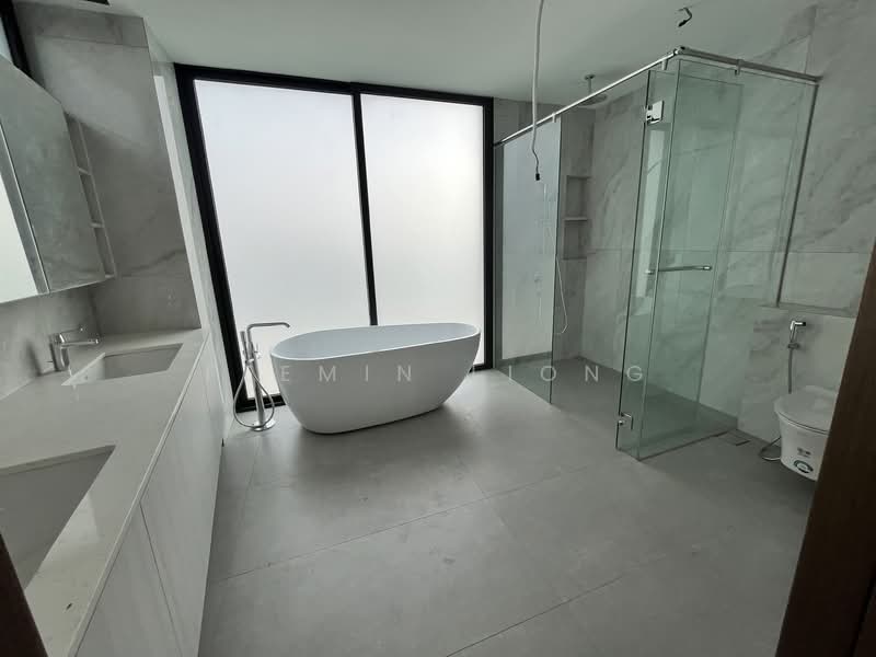 Kovan Road, , 7 Bedrooms, 7,800 sqft, Corner Terrace For Sale, by Feemin Liong, 500124993 - Bathroom - PropertyGuru.com.sg