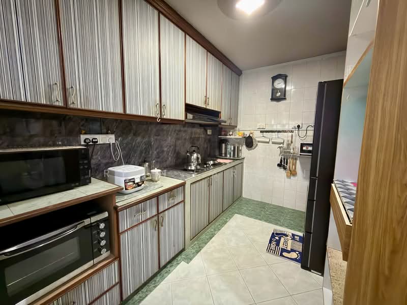 298D Compassvale Street, 298D Compassvale Street, 3 Bedrooms, 1,227 sqft, HDB Flat For Sale, by Irfan Farihin, 500125003 - Kitchen - PropertyGuru.com.sg
