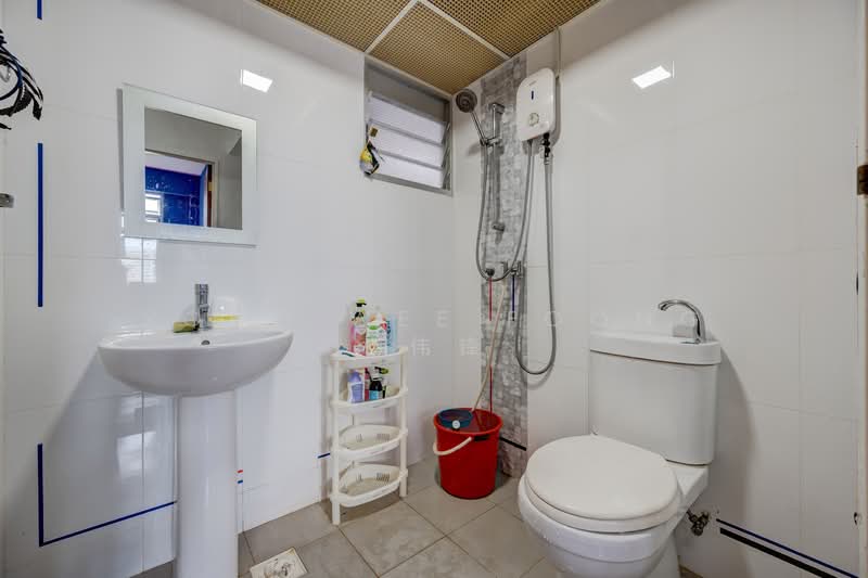 366A Sembawang Crescent, 366A Sembawang Crescent, 3 Bedrooms, 732 sqft, HDB Flat For Sale, by Yong Wee Foong 杨伟锋, 500125005 - Bathroom - PropertyGuru.com.sg