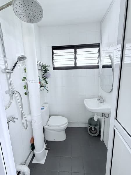 522 Bedok North Avenue 1, 522 Bedok North Avenue 1, 2 Bedrooms, 721 sqft, HDB Flat For Sale, by SQ Raudha, 500125019 - Bathroom - PropertyGuru.com.sg