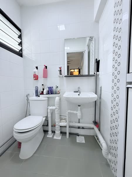 522 Bedok North Avenue 1, 522 Bedok North Avenue 1, 2 Bedrooms, 721 sqft, HDB Flat For Sale, by SQ Raudha, 500125019 - Bathroom - PropertyGuru.com.sg