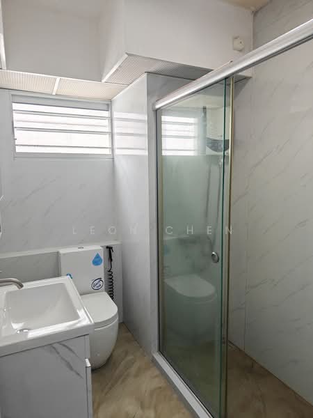 574 Choa Chu Kang Street 52, 574 Choa Chu Kang Street 52, 3 Bedrooms, 990 sqft, HDB Flat For Sale, by Leon Chen, 500125028 - Bathroom - PropertyGuru.com.sg