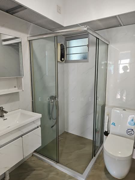 574 Choa Chu Kang Street 52, 574 Choa Chu Kang Street 52, 3 Bedrooms, 990 sqft, HDB Flat For Sale, by Leon Chen, 500125028 - Bathroom - PropertyGuru.com.sg