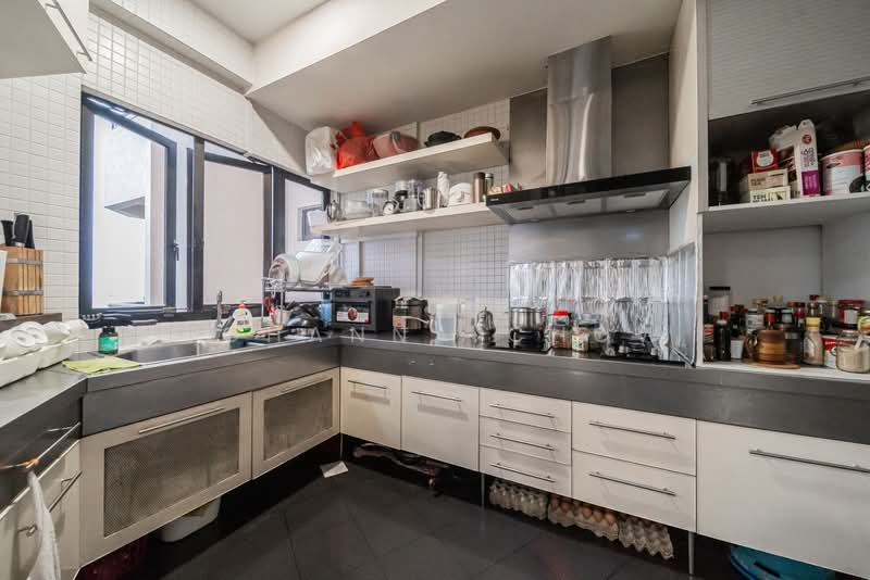 Bayshore Park, 50 Bayshore Road, 6 Bedrooms, 2,196 sqft, Condominium For Sale, by Johanna Chow, 500125054 - Kitchen - PropertyGuru.com.sg