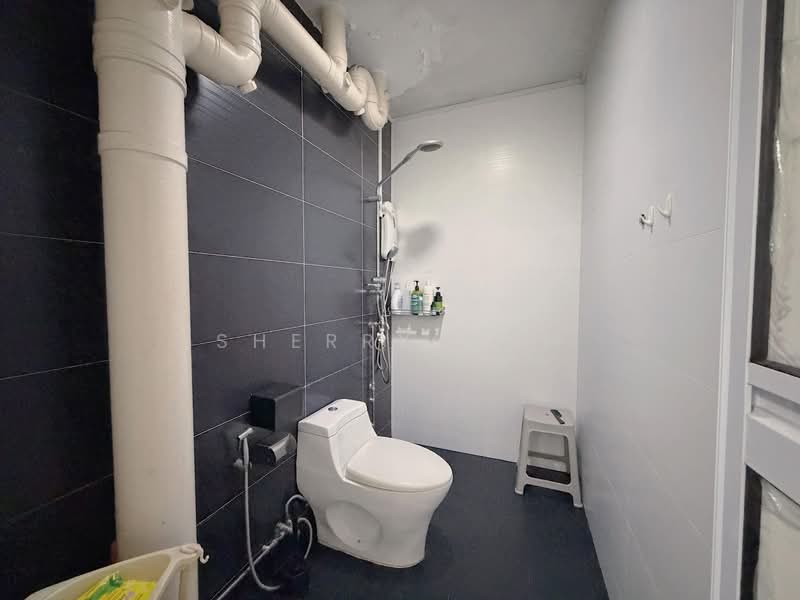 286B Toh Guan Road, 286B Toh Guan Road, 4 Bedrooms, 1,550 sqft, HDB Flat For Sale, by Sherry Goh, 500125083 - Bathroom - PropertyGuru.com.sg