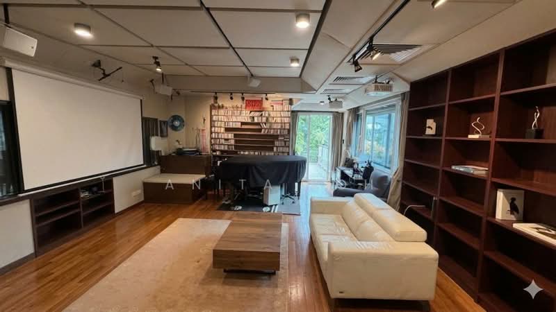 Seletar Hills Estate, Jalan Jarak, 6 Bedrooms, 4,000 sqft, Detached House For Sale, by Anita Koh, 500125097 - Living Room - PropertyGuru.com.sg