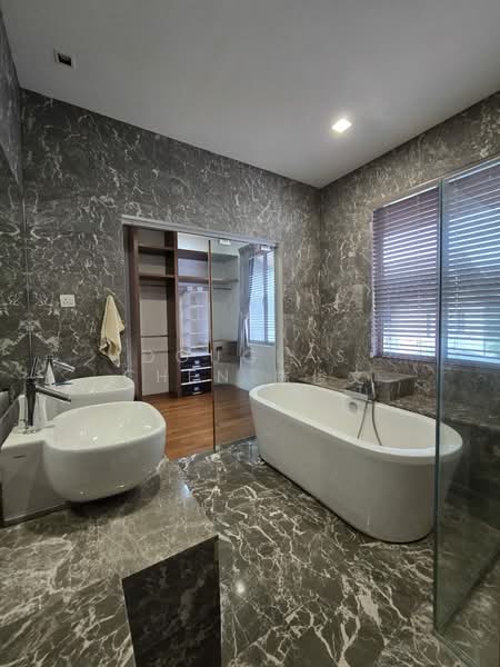 Woo Mon Chew Road, Woo Mon Chew Road, 4 Bedrooms, 2,350 sqft, Terraced House For Rent, by Douglas Chen 陈俊文, 500125115 - Bathroom - PropertyGuru.com.sg