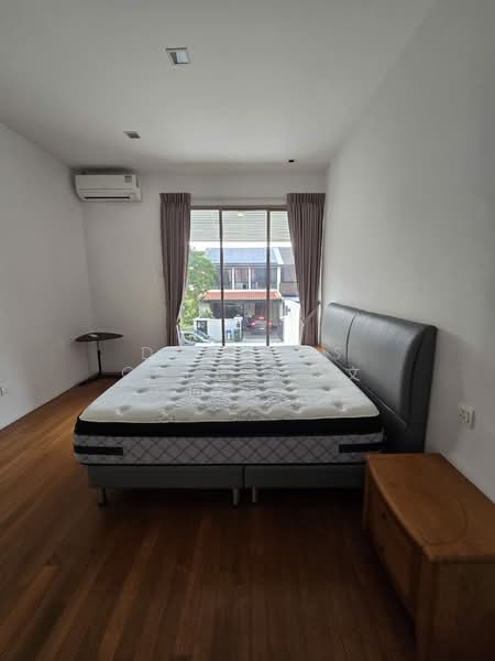 Woo Mon Chew Road, Woo Mon Chew Road, 4 Bedrooms, 2,350 sqft, Terraced House For Rent, by Douglas Chen 陈俊文, 500125115 - Bedroom - PropertyGuru.com.sg