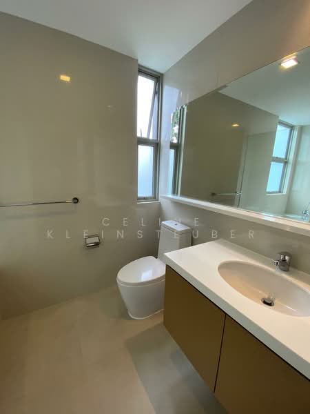 Nassim Regency, 37 Nassim Road, 3 Bedrooms, 2,024 sqft, Apartment For Rent, by Celine Kleinsteuber, 500125119 - Bathroom - PropertyGuru.com.sg