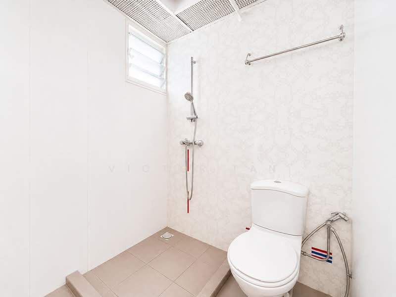 670B Edgefield Plains, 670B Edgefield Plains, 3 Bedrooms, 1,216 sqft, HDB Flat For Sale, by Victor Tan, 500125121 - Bathroom - PropertyGuru.com.sg