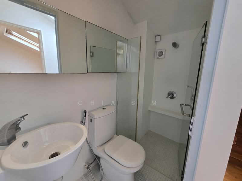 Kim Yam Road, Kim Yam Road, 4 Bedrooms, 1,800 sqft, Conservation House For Rent, by Chia S M, 500125130 - Bathroom - PropertyGuru.com.sg