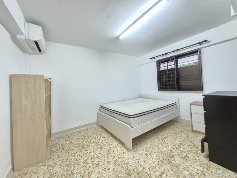 18 Bedok South Road, 18 Bedok South Road, 2 Bedrooms, 700 sqft, HDB Flat For Rent, by Jeffrey Tay, 500125136 - Bedroom - PropertyGuru.com.sg