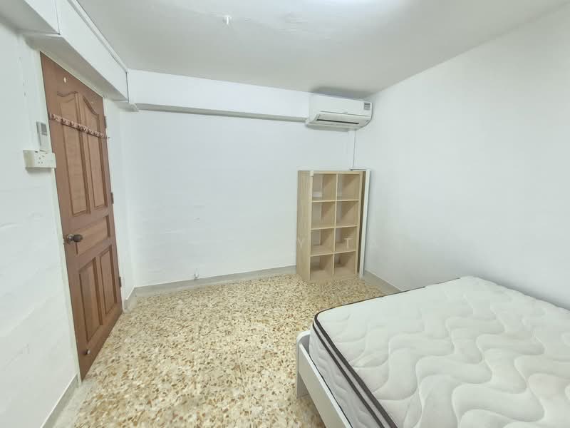 18 Bedok South Road, 18 Bedok South Road, 2 Bedrooms, 700 sqft, HDB Flat For Rent, by Jeffrey Tay, 500125136 - Bedroom - PropertyGuru.com.sg