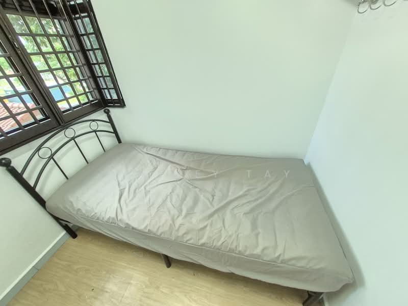 18 Bedok South Road, 18 Bedok South Road, 2 Bedrooms, 700 sqft, HDB Flat For Rent, by Jeffrey Tay, 500125136 - Bedroom - PropertyGuru.com.sg