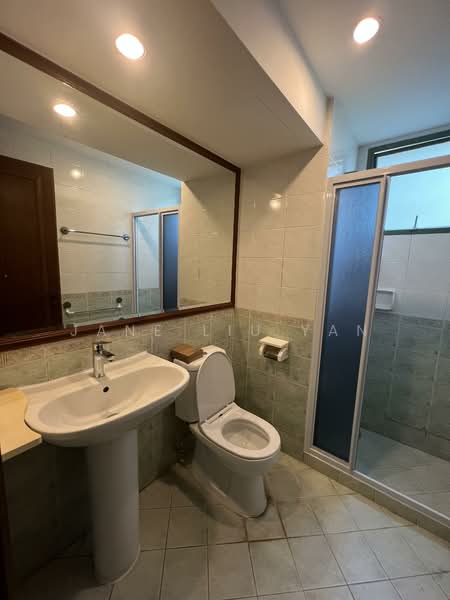 Palm Gardens, 2B Hong San Walk, 4 Bedrooms, 1,432 sqft, Condominium For Sale, by Jane Liu Yan, 500125142 - Bathroom - PropertyGuru.com.sg