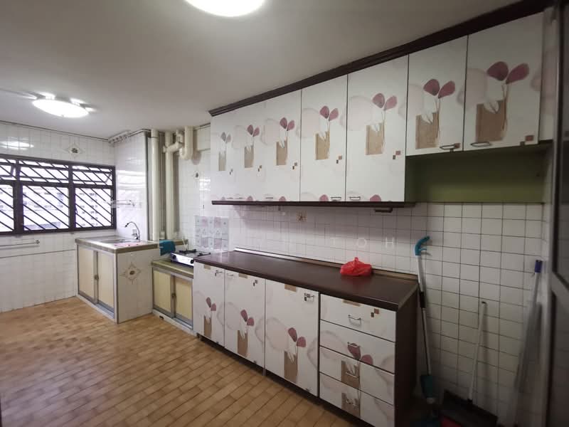 239 Bukit Batok East Avenue 5, 239 Bukit Batok East Avenue 5, 2 Bedrooms, 764 sqft, HDB Flat For Sale, by Evelyn Toh, 500125147 - Kitchen - PropertyGuru.com.sg