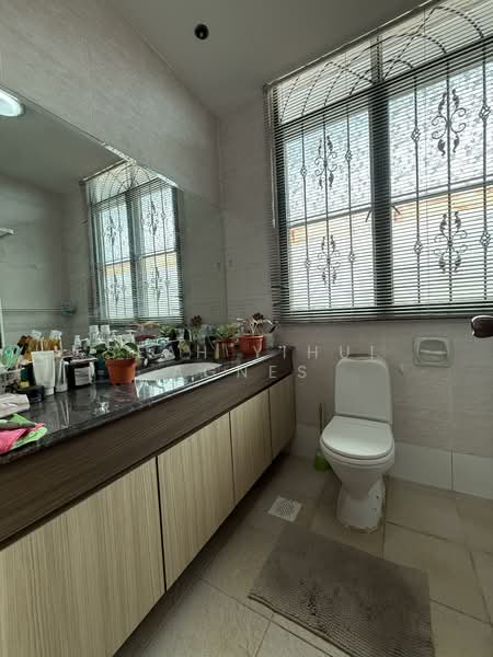 Chuan Vista, Chuan Drive, 5 Bedrooms, 2,600 sqft, Terraced House For Sale, by Seah Yihui Agnes, 500125152 - Bathroom - PropertyGuru.com.sg