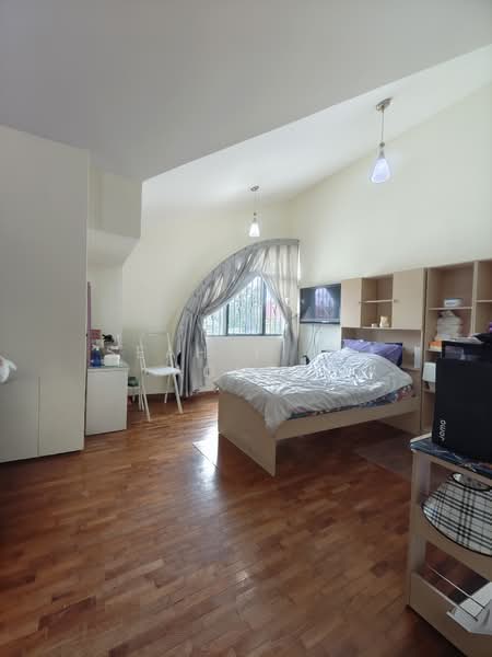 Chuan Vista, Chuan Drive, 5 Bedrooms, 2,600 sqft, Terraced House For Sale, by Seah Yihui Agnes, 500125152 - Attic Room 1 - PropertyGuru.com.sg