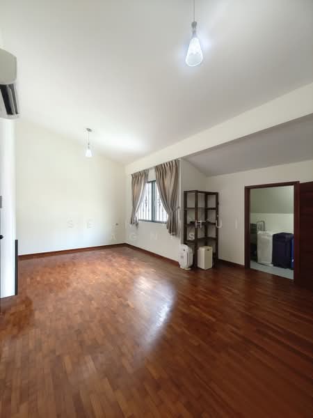 Chuan Vista, Chuan Drive, 5 Bedrooms, 2,600 sqft, Terraced House For Sale, by Seah Yihui Agnes, 500125152 - Attic Room 2 - PropertyGuru.com.sg