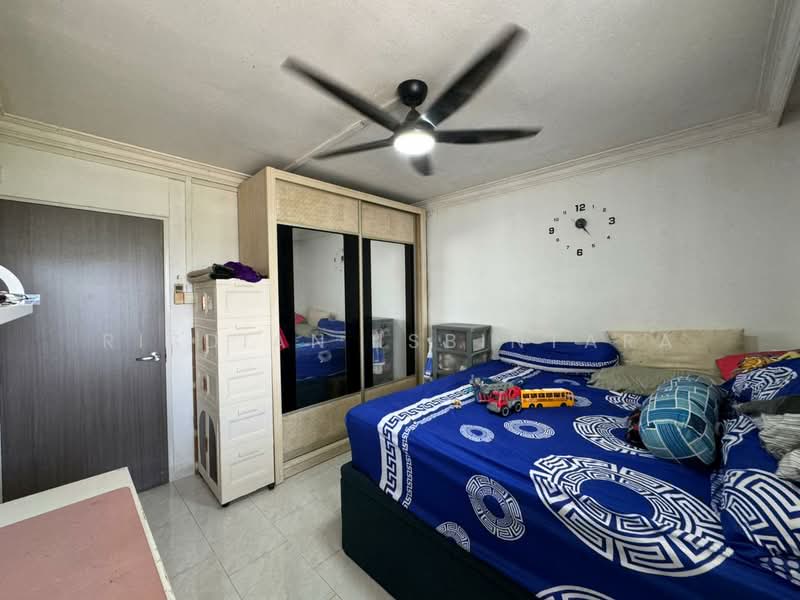 429 Pasir Ris Drive 6, 429 Pasir Ris Drive 6, 4 Bedrooms, 1,130 sqft, HDB Flat For Sale, by Risdian Isbintara, 500125174 - Bedroom 4 - PropertyGuru.com.sg