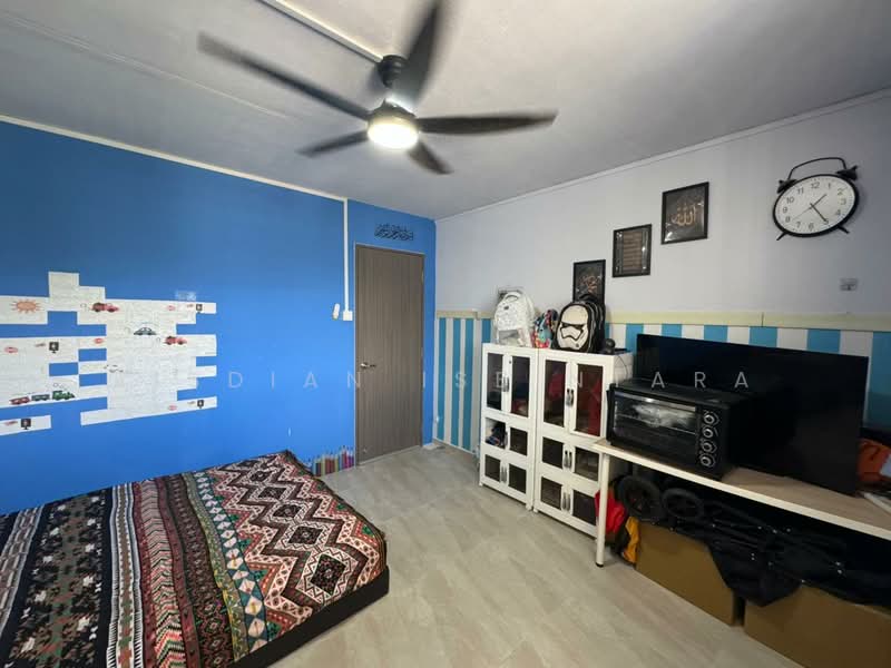 429 Pasir Ris Drive 6, 429 Pasir Ris Drive 6, 4 Bedrooms, 1,130 sqft, HDB Flat For Sale, by Risdian Isbintara, 500125174 - Bedroom 2 - PropertyGuru.com.sg