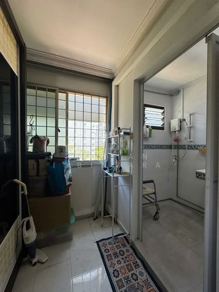 429 Pasir Ris Drive 6, 429 Pasir Ris Drive 6, 4 Bedrooms, 1,130 sqft, HDB Flat For Sale, by Risdian Isbintara, 500125174 - Master Bathroom Front - PropertyGuru.com.sg
