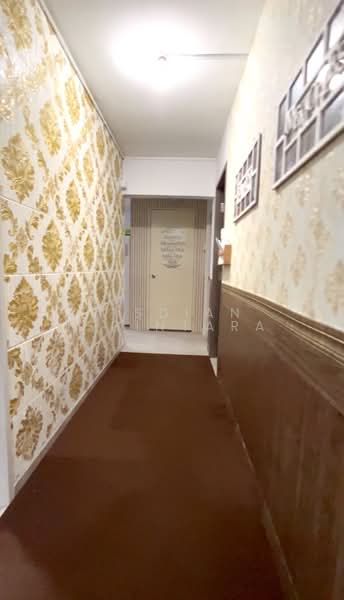 429 Pasir Ris Drive 6, 429 Pasir Ris Drive 6, 4 Bedrooms, 1,130 sqft, HDB Flat For Sale, by Risdian Isbintara, 500125174 - Walkway to Bedrooms - PropertyGuru.com.sg