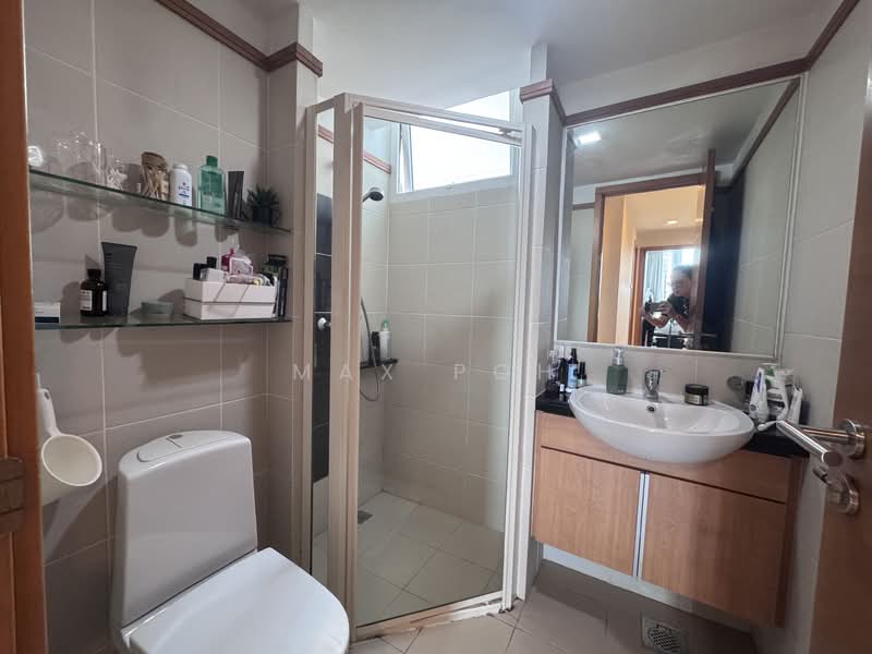 Changi Rise Condo, 18 Simei Rise, 4 Bedrooms, 1,496 sqft, Condominium For Rent, by Max Poh, 500125182 - Bathroom - PropertyGuru.com.sg