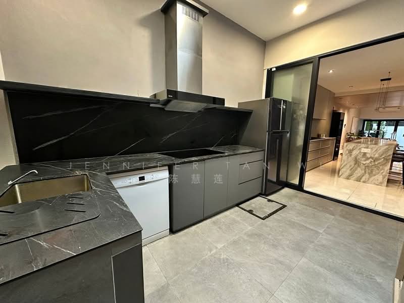 Hua Guan Avenue, Hua Guan Gardens, ‼️⭐️5mins King Albert Park MRT, Hua Guan Avenue, 4 Bedrooms, 2,500 sqft, Terraced House For Sale, by Jennifer Tan WL 陈慧莲, 500125191 - Kitchen - PropertyGuru.com.sg