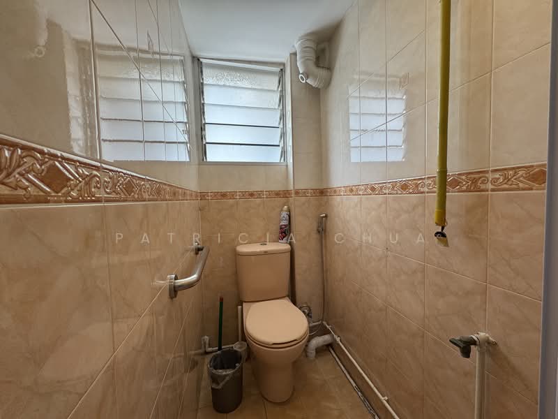 334 Kreta Ayer Road, 334 Kreta Ayer Road, 3 Bedrooms, 893 sqft, HDB Flat For Rent, by Patricia Chua, 500125192 - Bathroom - PropertyGuru.com.sg