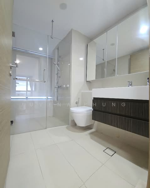 The Palette, 107 Pasir Ris Grove, 3 Bedrooms, 1,066 sqft, Condominium For Sale, by Juvena Phung, 500125200 - Master attached Bathroom - PropertyGuru.com.sg