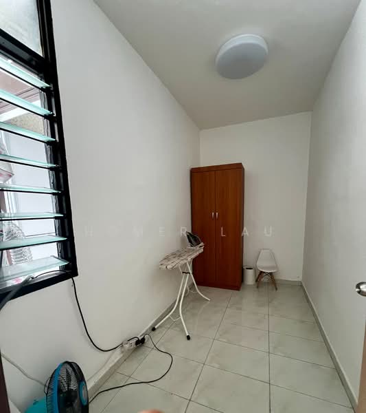 Renovated 5+1 Bedrooms Landed Terrace, Katong, 6 Bedrooms, 2,500 sqft, Terraced House For Rent, by Homer Lau, 500125202 - Maid room - PropertyGuru.com.sg