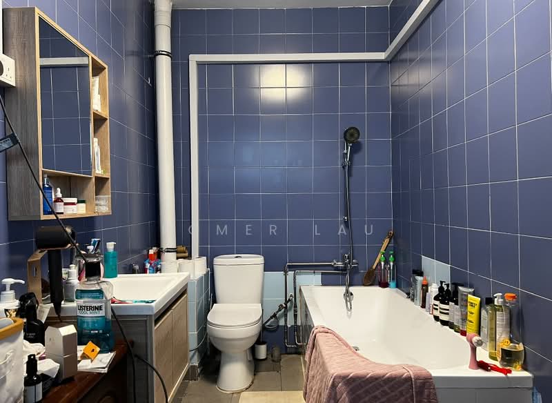 Renovated 5+1 Bedrooms Landed Terrace, Katong, 6 Bedrooms, 2,500 sqft, Terraced House For Rent, by Homer Lau, 500125202 - Bathroom - PropertyGuru.com.sg