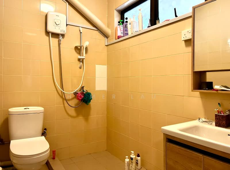 Renovated 5+1 Bedrooms Landed Terrace, Katong, 6 Bedrooms, 2,500 sqft, Terraced House For Rent, by Homer Lau, 500125202 - Bathroom - PropertyGuru.com.sg