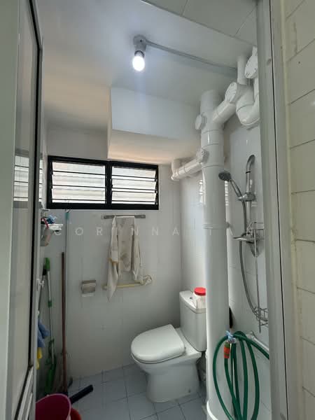 128 Ang Mo Kio Avenue 3, 128 Ang Mo Kio Avenue 3, 3 Bedrooms, 990 sqft, HDB Flat For Rent, by Corinna Tan, 500125203 - Bathroom - PropertyGuru.com.sg