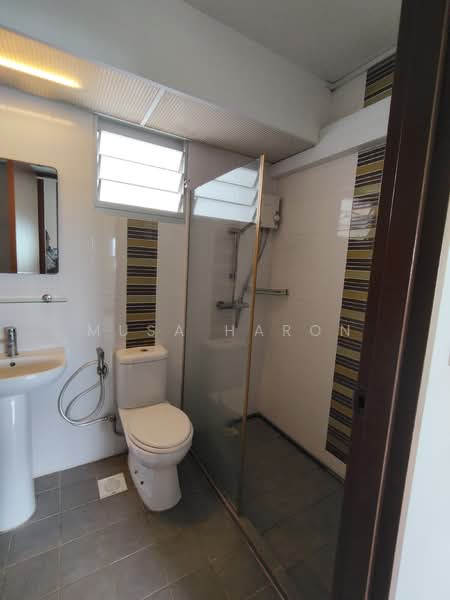 672D Edgefield Plains, 672D Edgefield Plains, 3 Bedrooms, 969 sqft, HDB Flat For Sale, by Musa Haron, 500125205 - Bathroom - PropertyGuru.com.sg