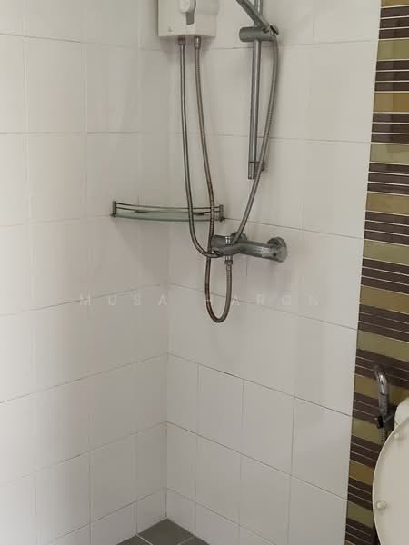 672D Edgefield Plains, 672D Edgefield Plains, 3 Bedrooms, 969 sqft, HDB Flat For Sale, by Musa Haron, 500125205 - Bathroom - PropertyGuru.com.sg