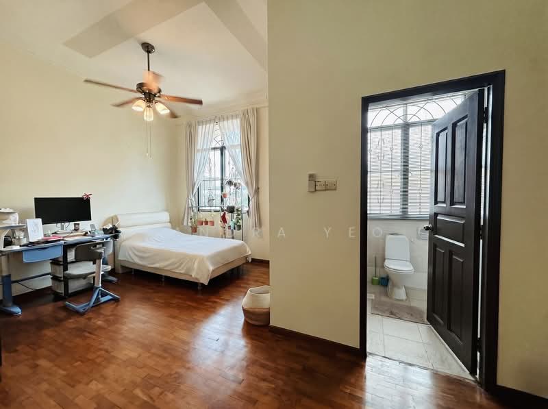 [OPEN HOUSE SAT & SUN 2-5PM] Inter-Terrace | Chuan Vista | Serangoon Gardens, Chuan Drive | Chuan Link | Chuan Place, 5 Bedrooms, 2,600 sqft, Terraced House For Sale, by Sandra Yeo, 500125208 - Ensuite Bedroom - PropertyGuru.com.sg