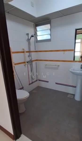 22 Ghim Moh Link, 22 Ghim Moh Link, 3 Bedrooms, 936 sqft, HDB Flat For Sale, by Eunice Kim, 500125213 - Bathroom - PropertyGuru.com.sg