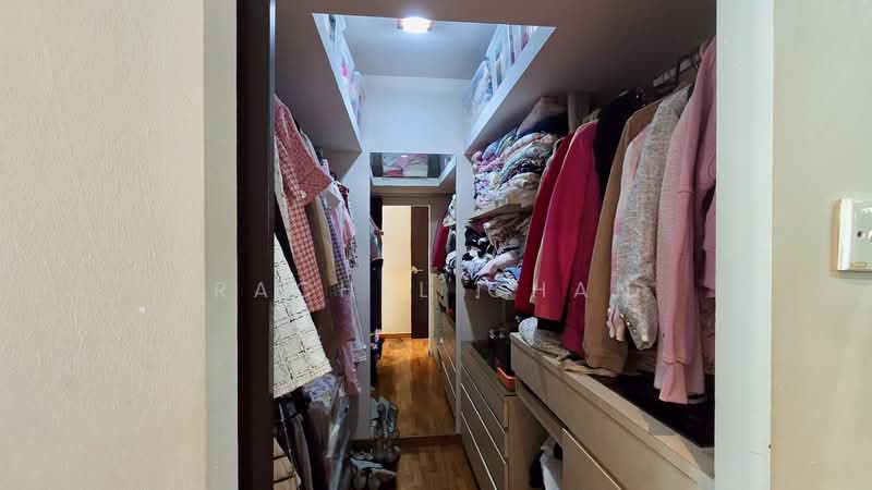 321 Yishun Central, 321 Yishun Central, 3 Bedrooms, 1,130 sqft, HDB Flat For Sale, by Rachel Chan, 500125215 - Walk-in wardrobe - PropertyGuru.com.sg