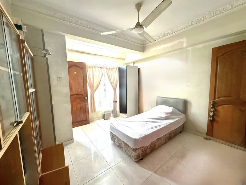 ◤ Exclusive! Serangoon Garden 2.5-sty Terrace Spacious Bedrooms ❤️ 3 mins to Circle 7 mins To Mrt, Heart of Serangoon Garden Circle Walk to MRT, 7 Bedrooms, 4,000 sqft, Terraced House For Sale, by Val Lin, 500125220 - Bedroom - PropertyGuru.com.sg