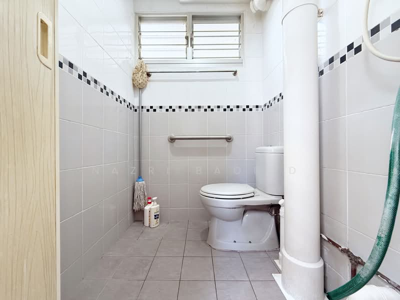 731 Yishun Street 72, 731 Yishun Street 72, 2 Bedrooms, 721 sqft, HDB Flat For Sale, by Nazri Baobed, 500125241 - Bathroom - PropertyGuru.com.sg