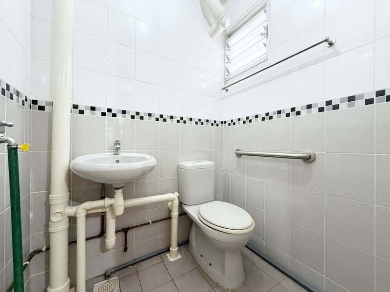 731 Yishun Street 72, 731 Yishun Street 72, 2 Bedrooms, 721 sqft, HDB Flat For Sale, by Nazri Baobed, 500125241 - Bathroom - PropertyGuru.com.sg