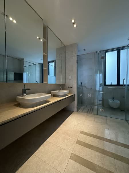 Trilight Freehold Newton District 11 Sky Mansion Penthouse Urgent Sale, , 4 Bedrooms, 5,802 sqft, Condominium For Sale, by Paul Tan, 500125257 - Bathroom - PropertyGuru.com.sg
