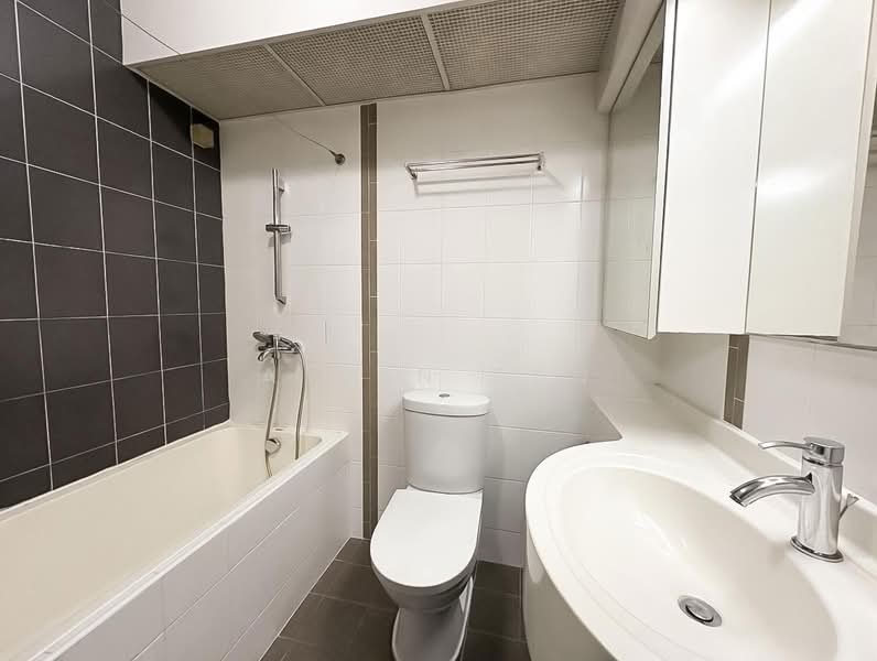 455 Segar Road, 455 Segar Road, 3 Bedrooms, 1,001 sqft, HDB Flat For Sale, by Algin Tan, 500125263 - Bathroom - PropertyGuru.com.sg