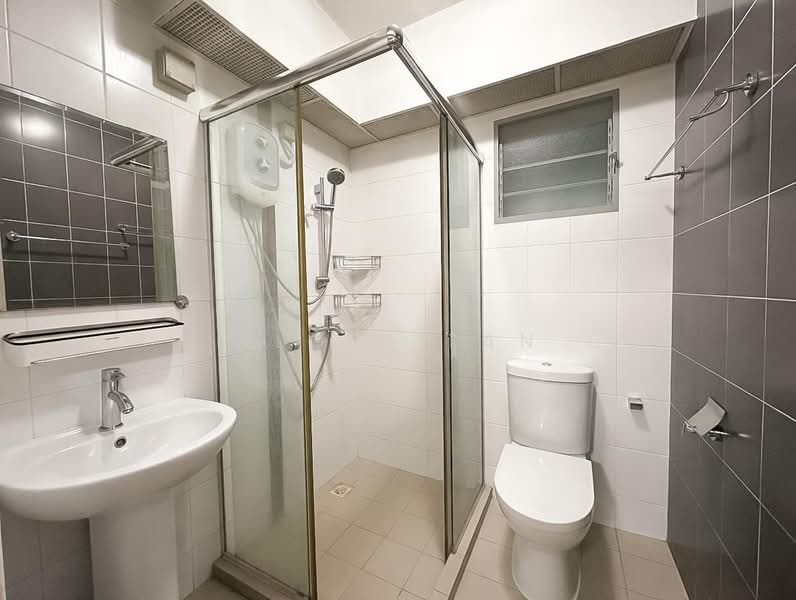 455 Segar Road, 455 Segar Road, 3 Bedrooms, 1,001 sqft, HDB Flat For Sale, by Algin Tan, 500125263 - Bathroom - PropertyGuru.com.sg